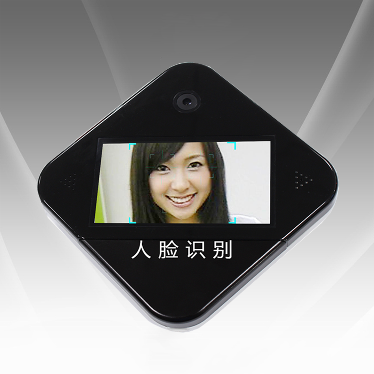 哪种状况会影响人脸识别系统的准确性